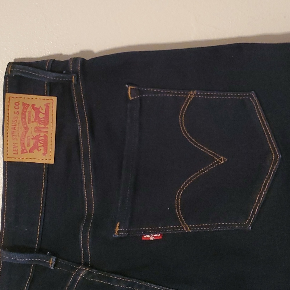 Women's Levi"s dark wash mid rise skinny jeans size 8s